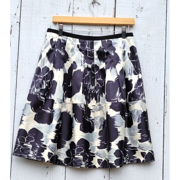 The Limited Dresses & Skirts - THE LIMITED Women's Black White Pleated Knee Length Skirt Sz 4